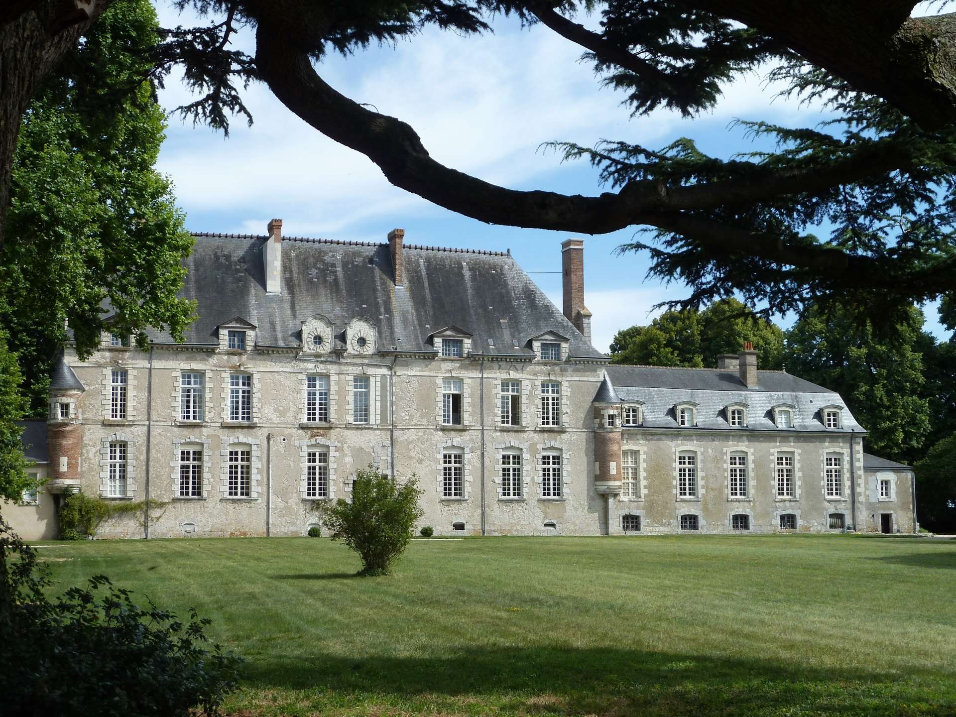 chateau_montlivault.jpg