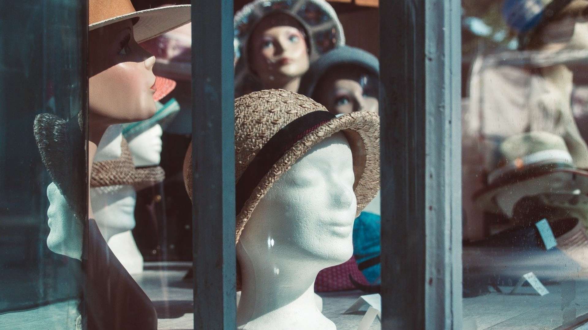 Les vitrines de l'art aux Rendez-vous de l'histoire 2024 | Les Rendez ...