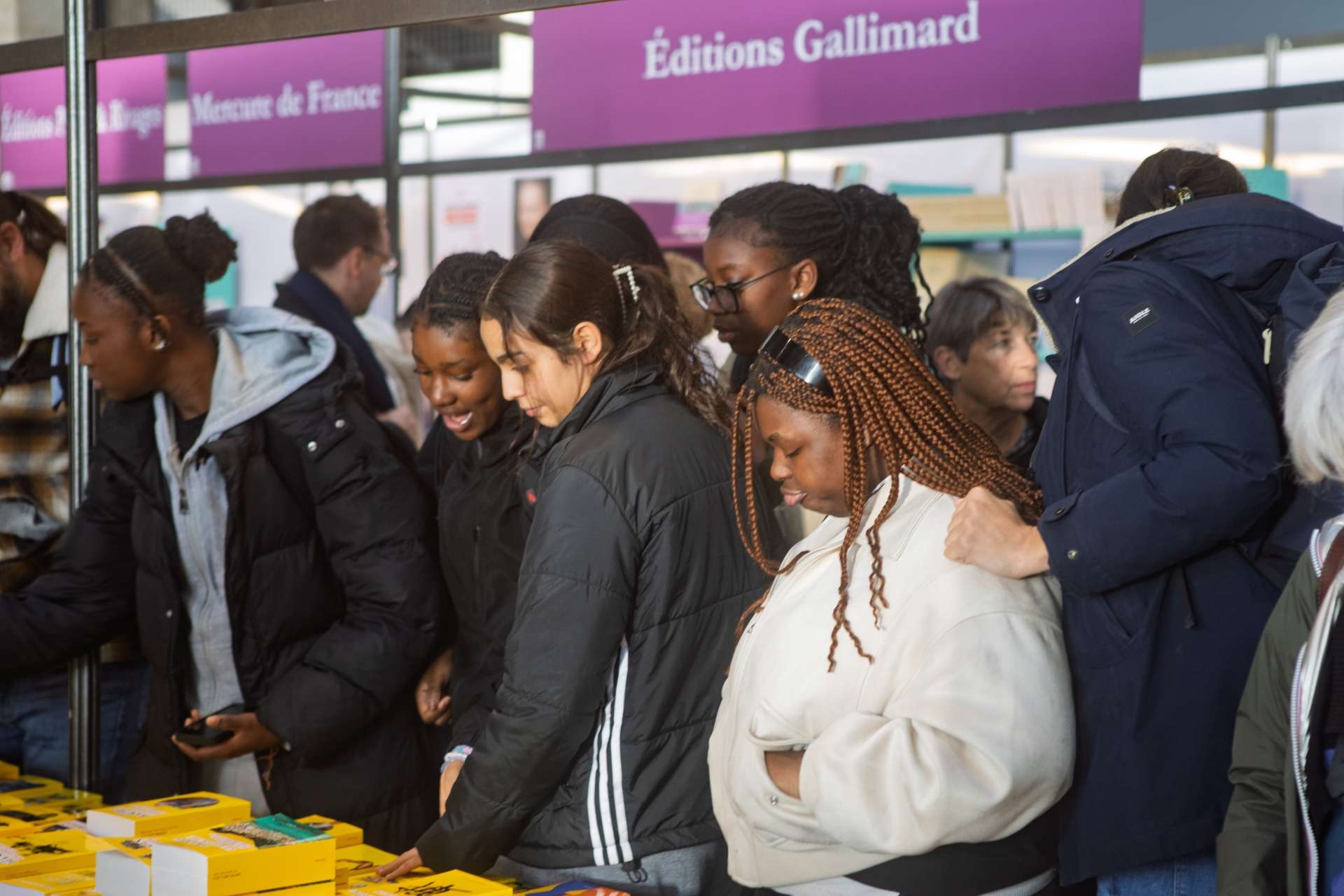 Dans les allées du salon du livre 2024 (c) Amélie Debray