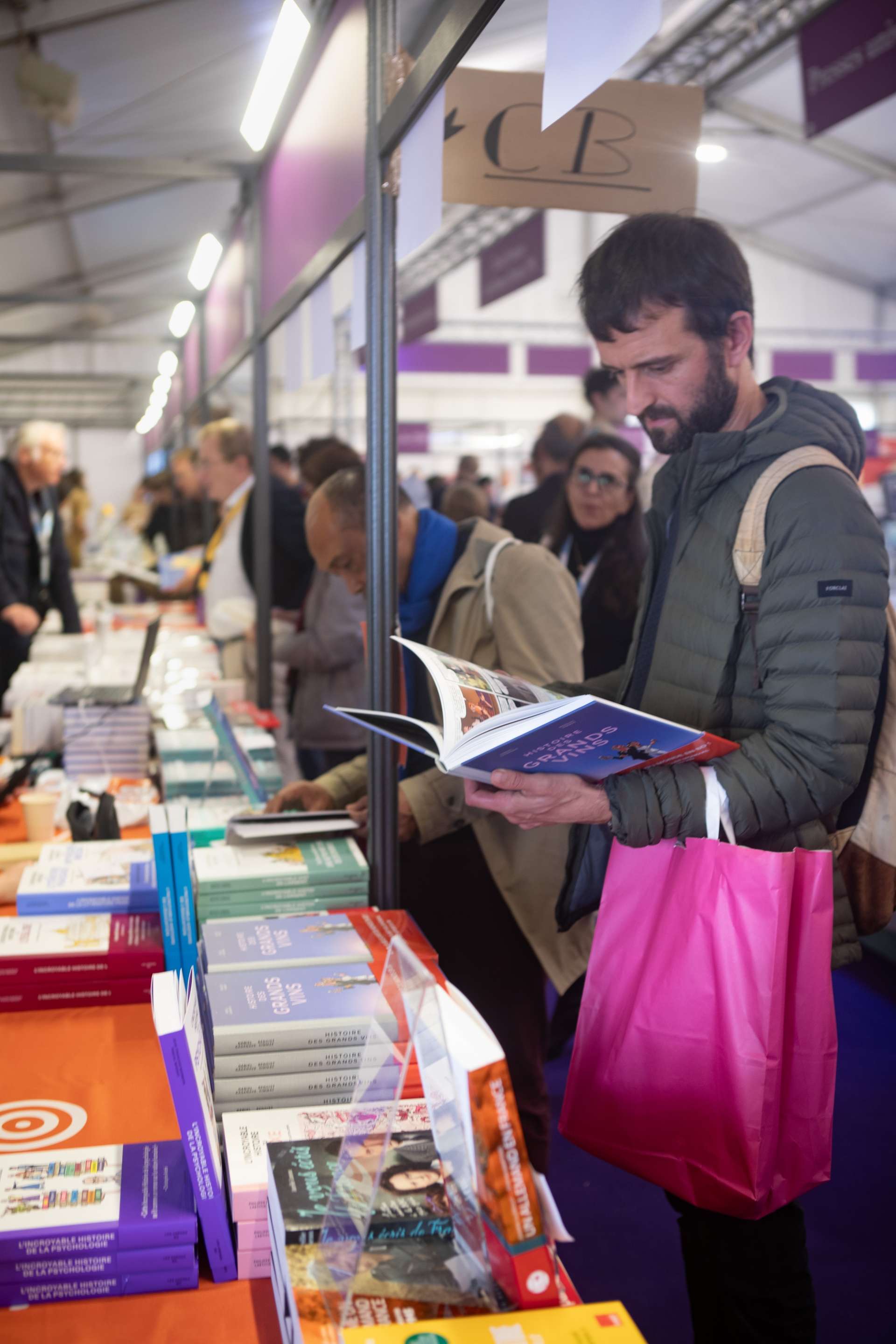 Dans les allées du salon du livre 2024 (c) Amélie Debray