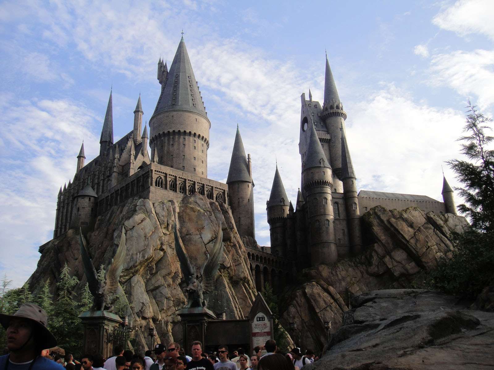 wizarding_world_of_harry_potter_-_hogwarts_castle_5013698317.jpg