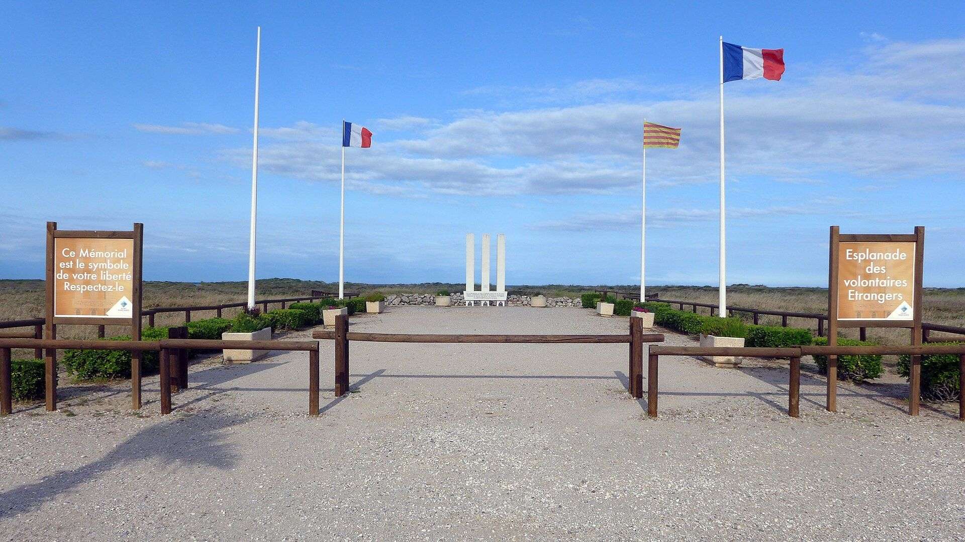 Mémorial érigé pour les Espagnols de la retirada, internés dans le camp du Barcarès en 1939 