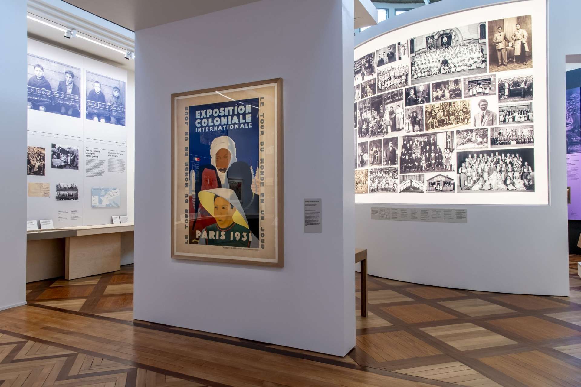 Vue de la salle "1931" de de l'exposition permanente du Musée national de l'histoire de l'immigration, Palais de la Porte Dorée (Paris). 