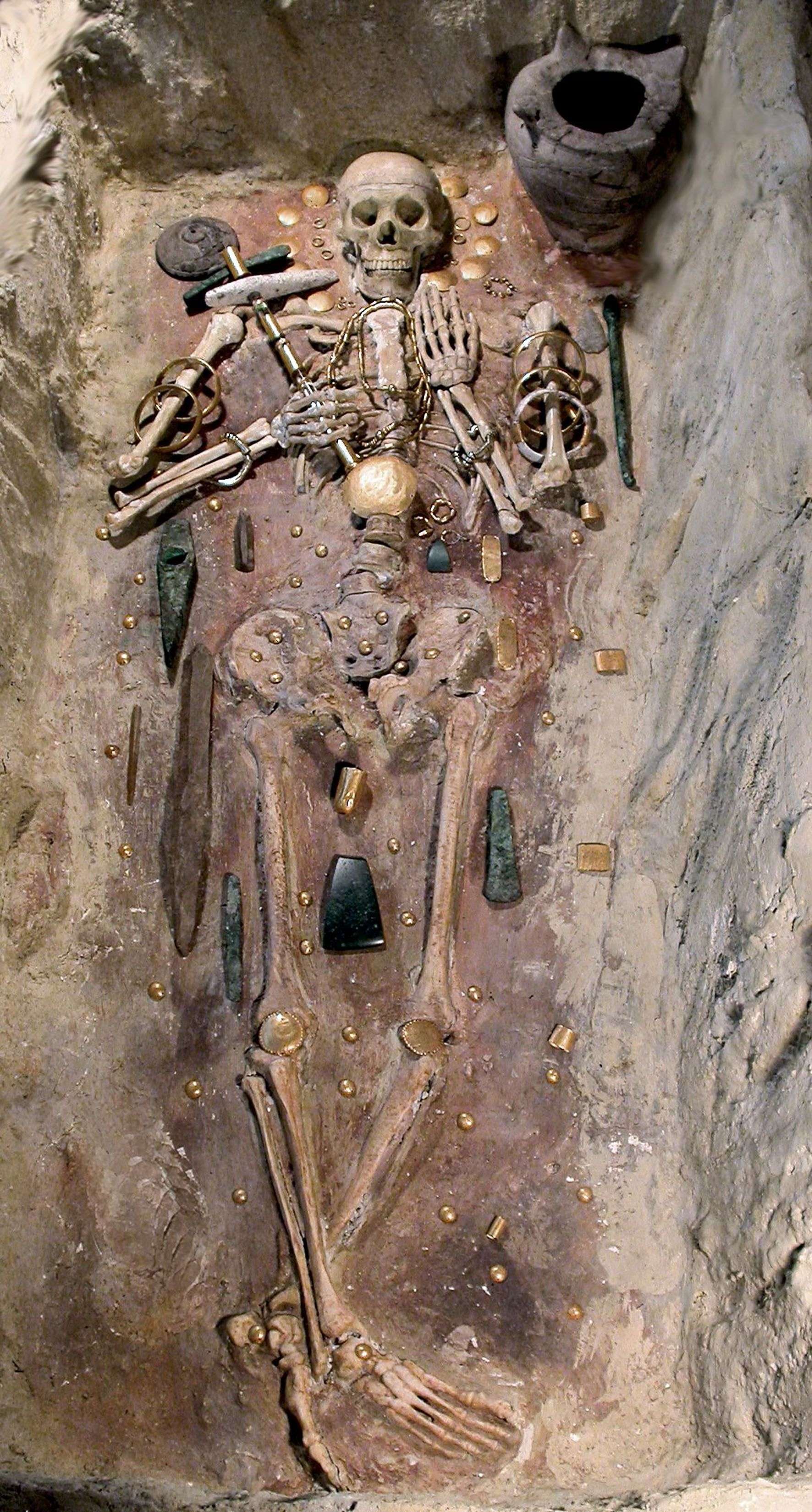 La nécropole néolithique de Varna, Bulgarie, vers - 4500 avant notre ère
