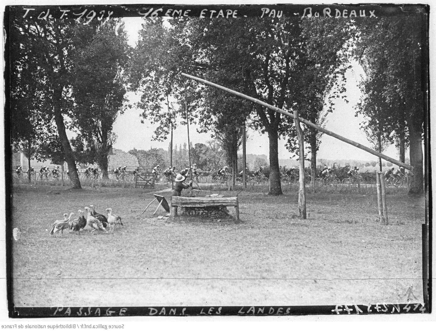 Tour de France cycliste de 1937. Journée du 21 juillet. 16e étape Pau-Bordeaux.
https://gallica.bnf.fr/ark:/12148/btv1b90776259