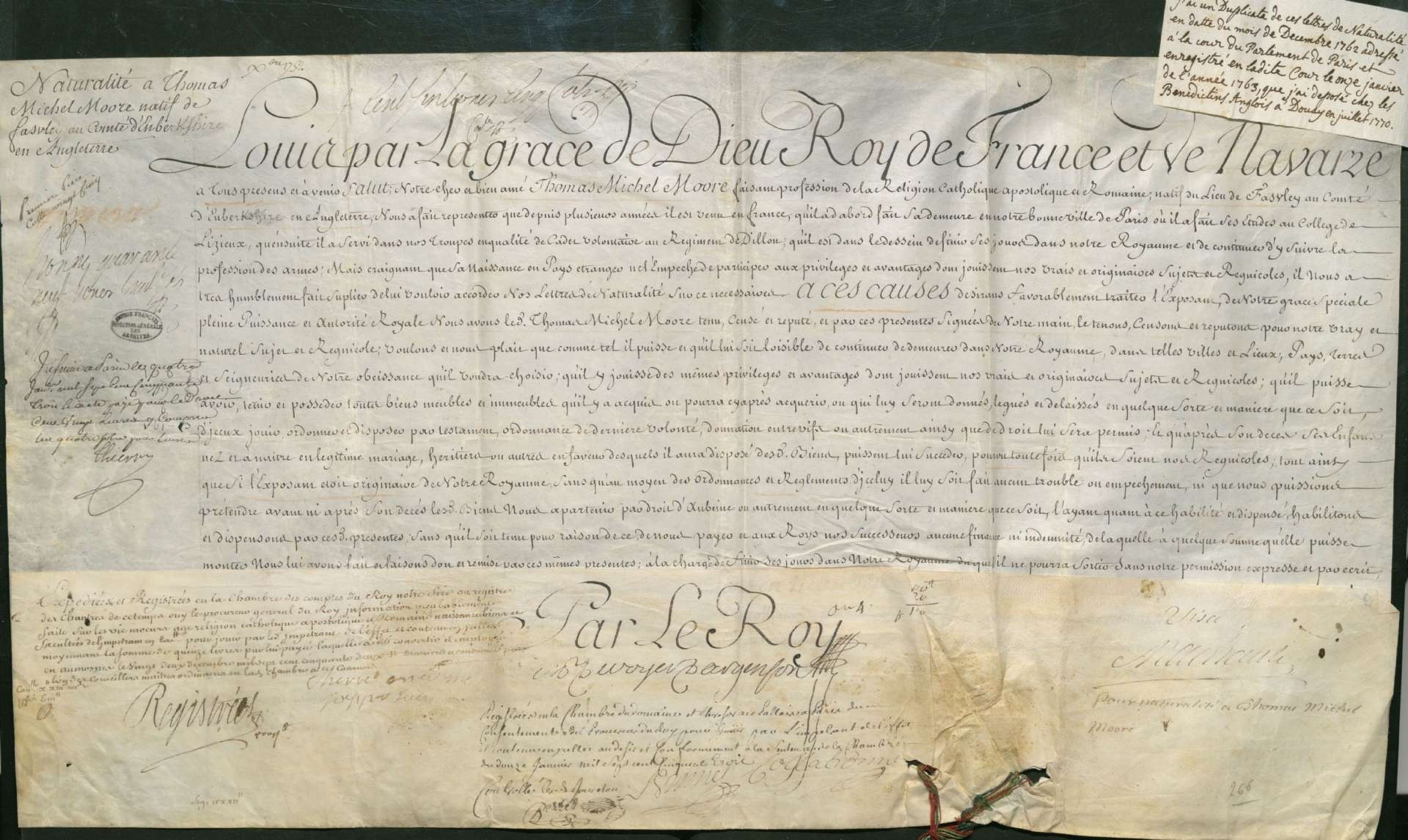 Lettre de naturalité attribuée à Thomas Michel Moore, établie par la Grande Chancellerie et portant mention de l'enregistrement par la Chambre des Comptes et la Chambre du Domaine.