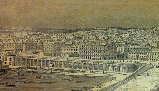 Le boulevard de l’Impératrice et ses arcades, donnant sur le port d’Alger