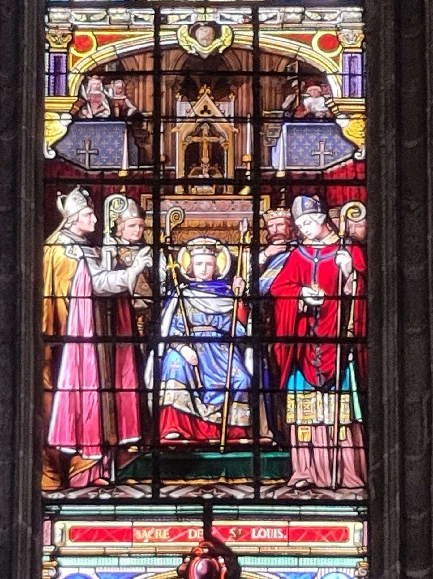 Le sacre de Saint Louis, détail d'un vitrail de la cathédrale de Blois. 